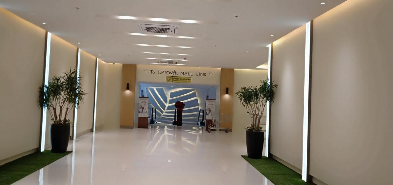 One Uptown Opposite Of Grandhyatt Hotel Manila Taguig City 외부 사진