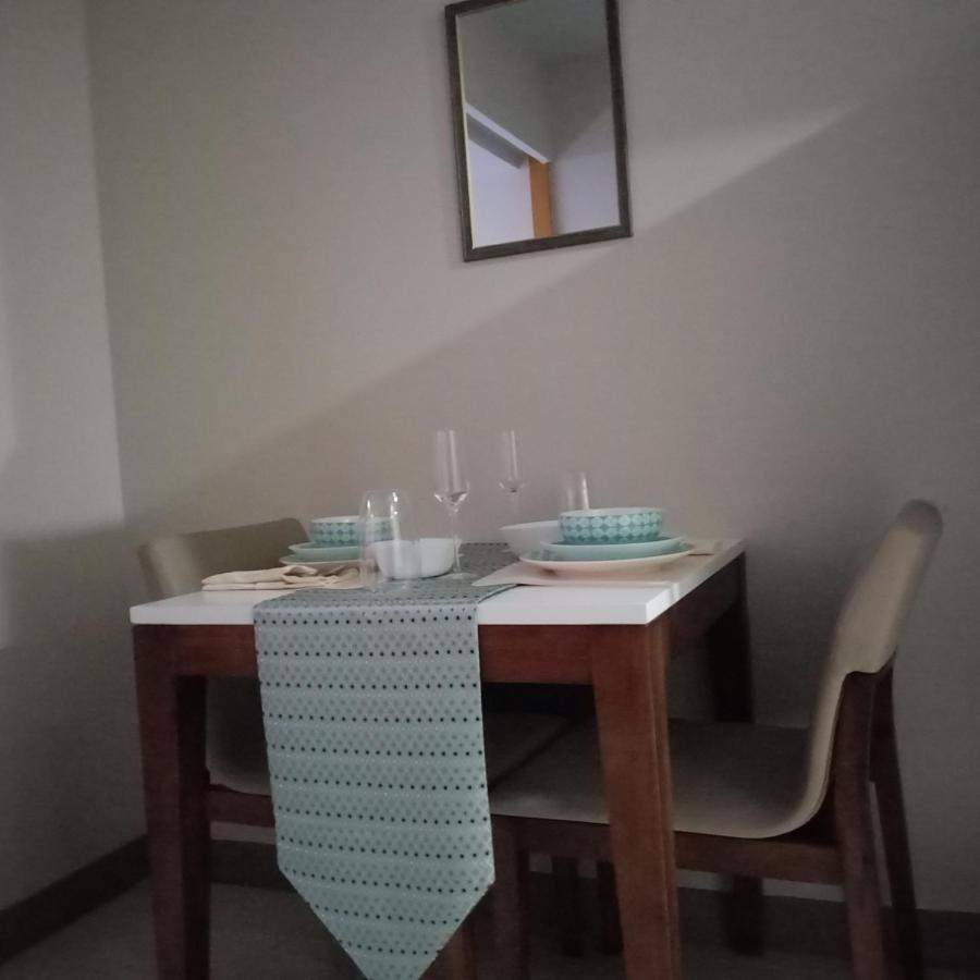 One Uptown Opposite Of Grandhyatt Hotel Manila Taguig City 외부 사진