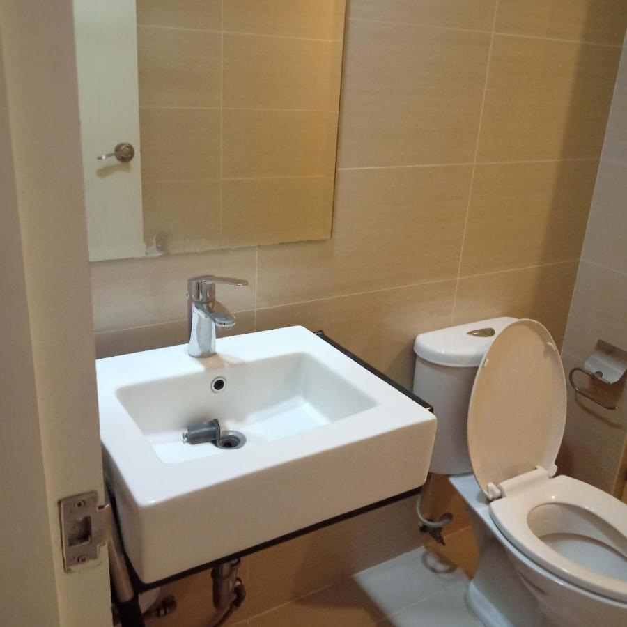 One Uptown Opposite Of Grandhyatt Hotel Manila Taguig City 외부 사진