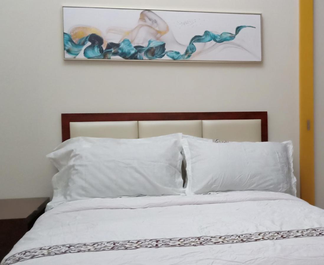 One Uptown Opposite Of Grandhyatt Hotel Manila Taguig City 외부 사진