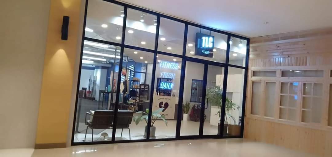 One Uptown Opposite Of Grandhyatt Hotel Manila Taguig City 외부 사진