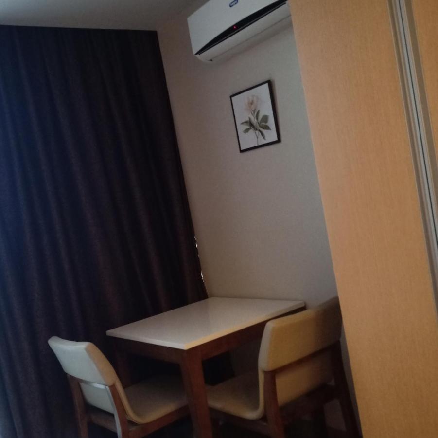 One Uptown Opposite Of Grandhyatt Hotel Manila Taguig City 외부 사진